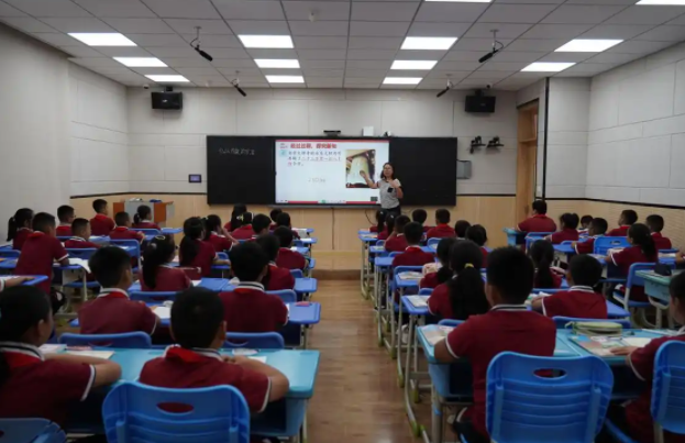 数字红利惠及城乡每一名学生为区域教育高质量展开注入强劲动